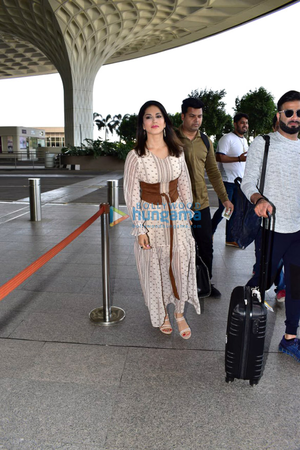 Sunny Leone, Eesha Koppikhar, Kunal Khemu and Monica Bedi snapped at the airport