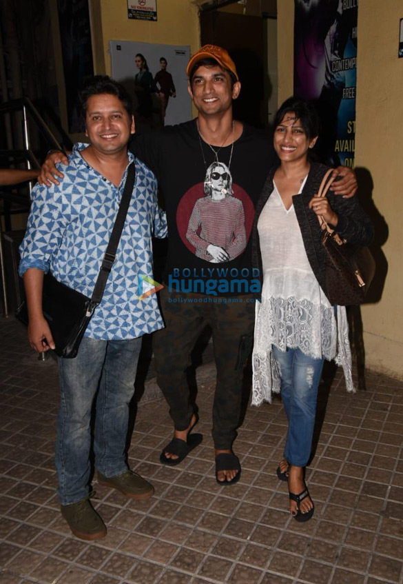 sushant singh rajput snapped interacting with fans 3