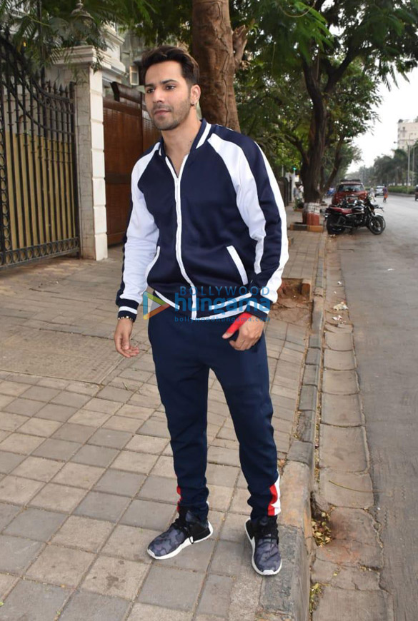 varun dhawan spotted at a clinic in juhu 1