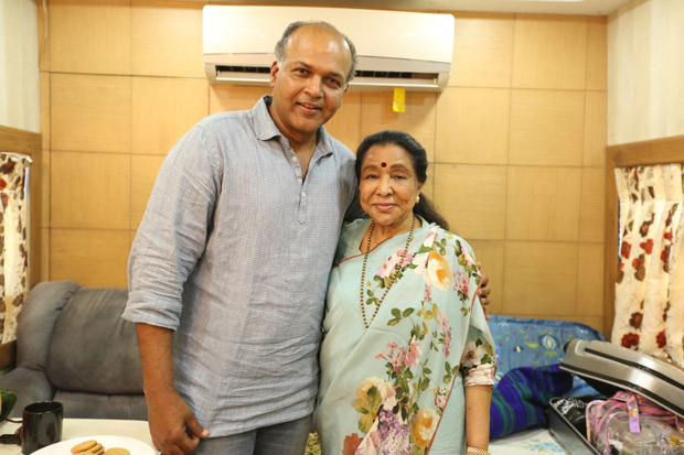 Singer Asha Bhosle turns director on the sets of Arjun Kapoor, Kriti Sanon, Sanjay Dutt starrer Panipat