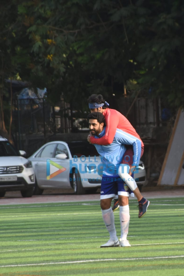 Abhishek Bachchan gives Ranbir Kapoor a piggyback ride during football match (See photos) Abhishek Bachchan gives Ranbir Kapoor a piggyback ride during football match (See photos)