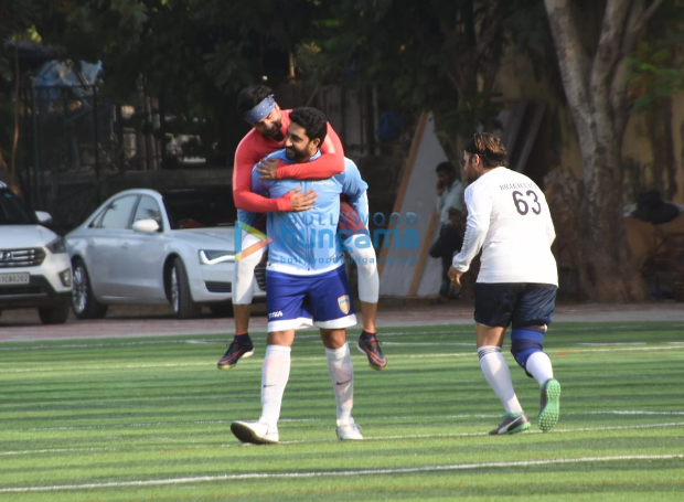 Abhishek Bachchan gives Ranbir Kapoor a piggyback ride during football match (See photos) Abhishek Bachchan gives Ranbir Kapoor a piggyback ride during football match (See photos)