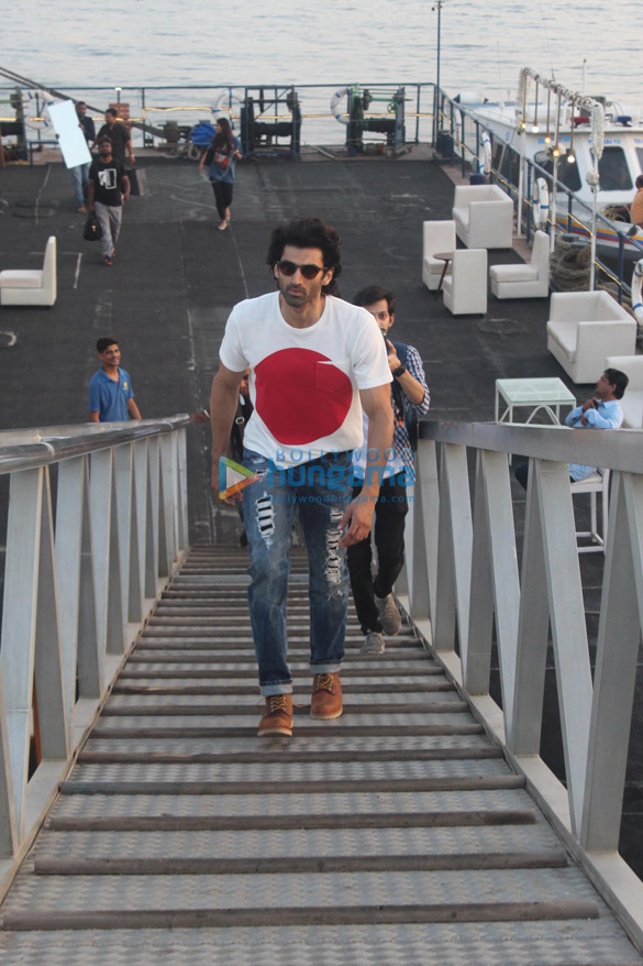 aditya roy kapur snapped at ab celestial in bandra 1