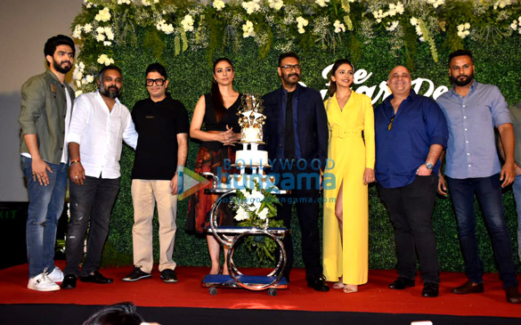 ajay devgn rakul preet singh and tabu grace the trailer launch of de de pyaar de 1 2