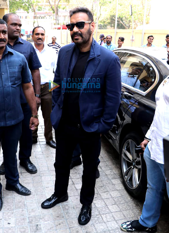 ajay devgn rakul preet singh and tabu grace the trailer launch of de de pyaar de 7