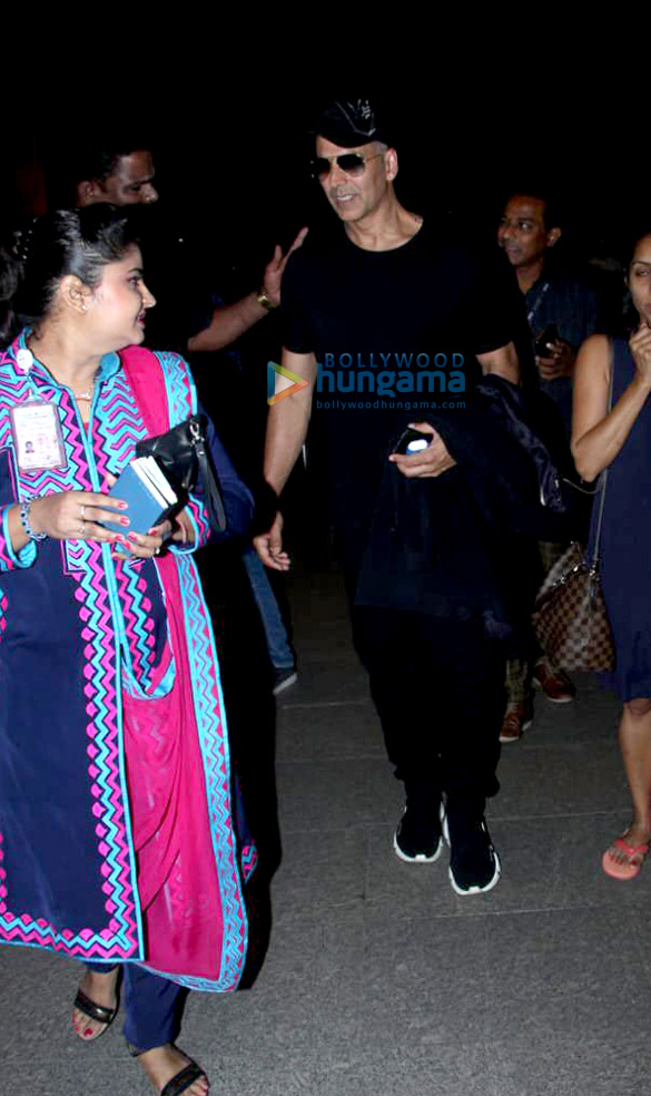 akshay kumar and twinkle khanna snapped at the airport 3 3