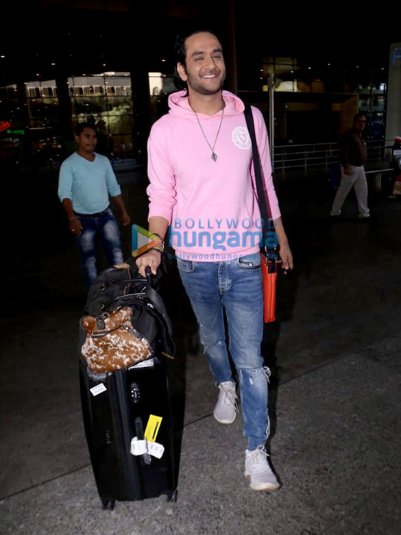 alia bhatt hrithik roshan ajay devgn and others snapped at the airport1 1