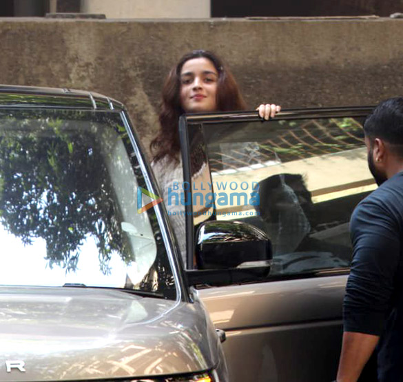 alia bhatt spotted at sanjay leela bhansalis office in juhu 2