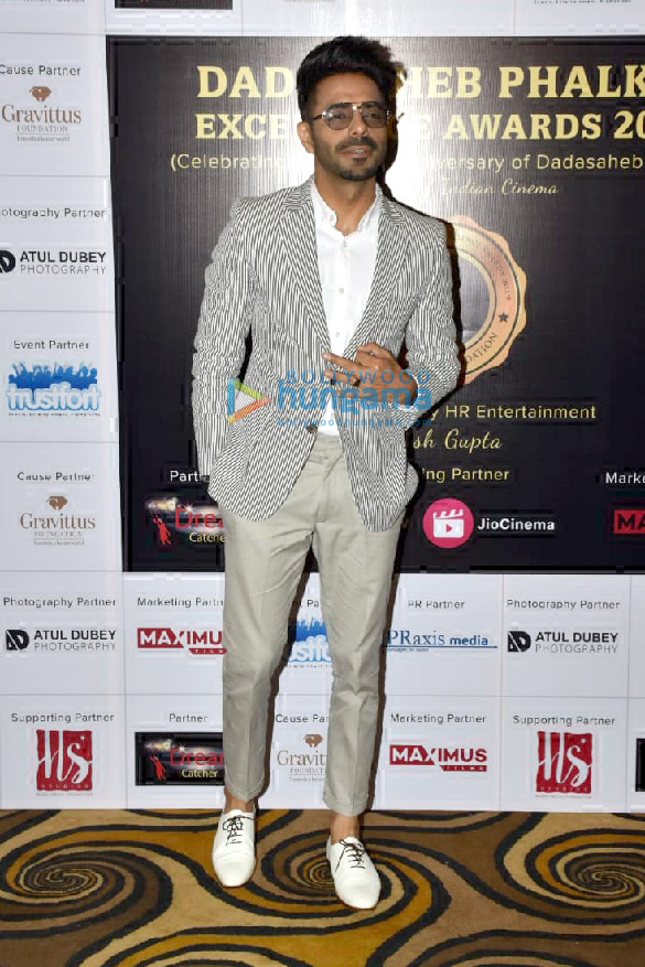celebs grace the dadasaheb phalke excellence awards 2019 21