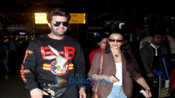 Jacqueline Fernandez, Maniesh Paul, Karisma Kapoor and others snapped at the airport