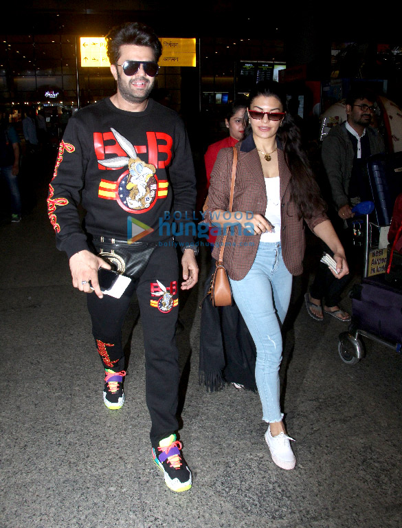 Jacqueline Fernandez, Maniesh Paul, Karisma Kapoor and others snapped at the airport Jacqueline Fernandez, Maniesh Paul, Karisma Kapoor and others snapped at the airport