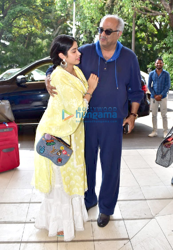 Janhvi Kapoor, Boney Kapoor, Karisma Kapoor and others snapped at the airport