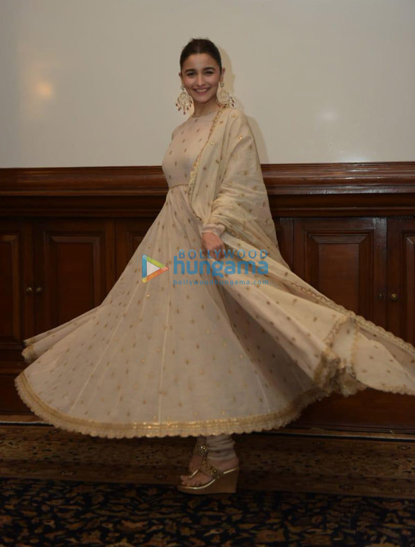 kalank team snapped promoting the film in delhi 6