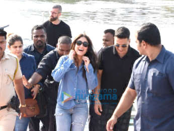 Kareena Kapoor Khan and Akshay Kumar snapped at the Versova jetty