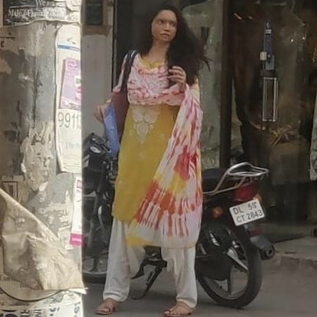 LEAKED PHOTOS & VIDEO! Deepika Padukone shoots on the streets of Delhi for Chhapaak LEAKED PHOTOS & VIDEO! Deepika Padukone shoots on the streets of Delhi for Chhapaak