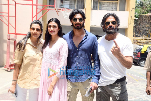 lok sabha elections 2019 aamir khan priyanka chopra ajay devgn among others cast their votes3 3