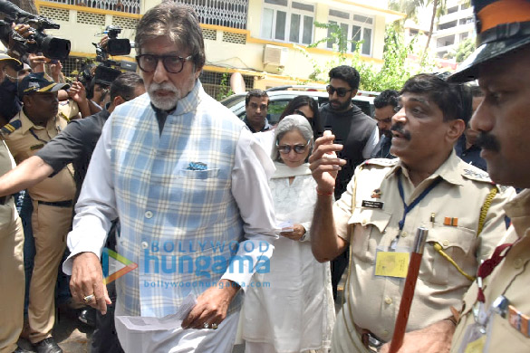 lok sabha elections 2019 aamir khan priyanka chopra ajay devgn among others cast their votes4 8