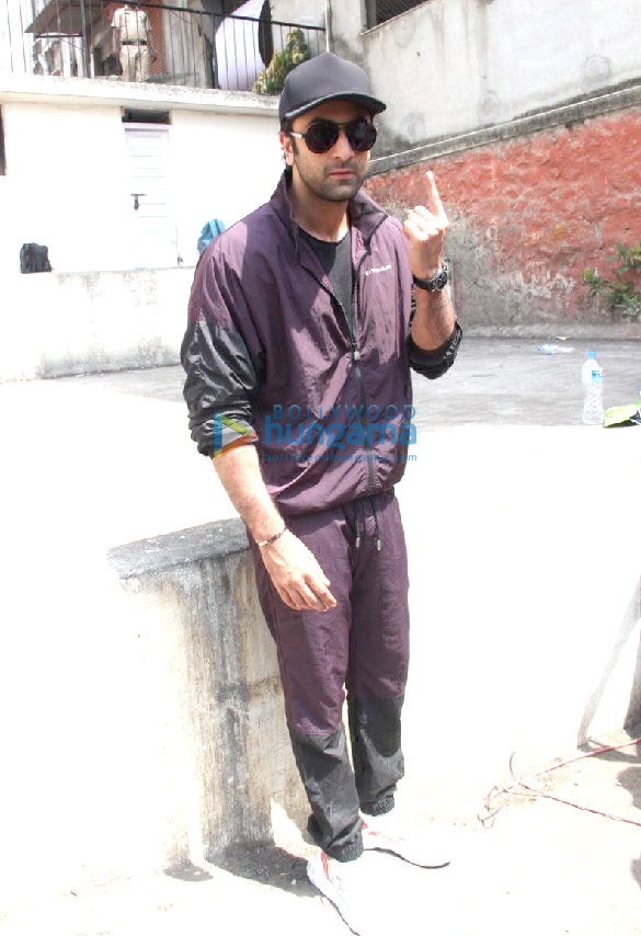 lok sabha elections 2019 aamir khan priyanka chopra ajay devgn among others cast their votes6 1