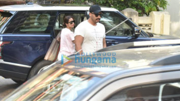Malaika Arora and Arjun Kapoor spotted at Lilavati Hospital in Bandra