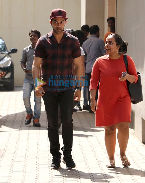 rajkummar rao spotted at ramesh s tauranis office in khar 01 2