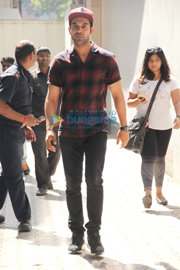 rajkummar rao spotted at ramesh s tauranis office in khar 01 3