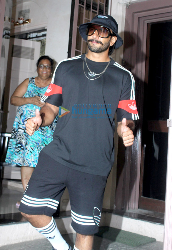 Ranveer Singh spotted at a recording studio in Bandra Ranveer Singh spotted at a recording studio in Bandra