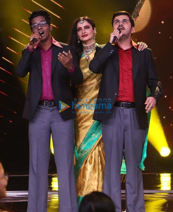rekha snapped on the sets of rising star 1