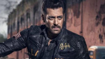 Salman Khan spends time with his special fans in Maheshwar while shooting for Dabangg 3 and the pictures are heart-warming!