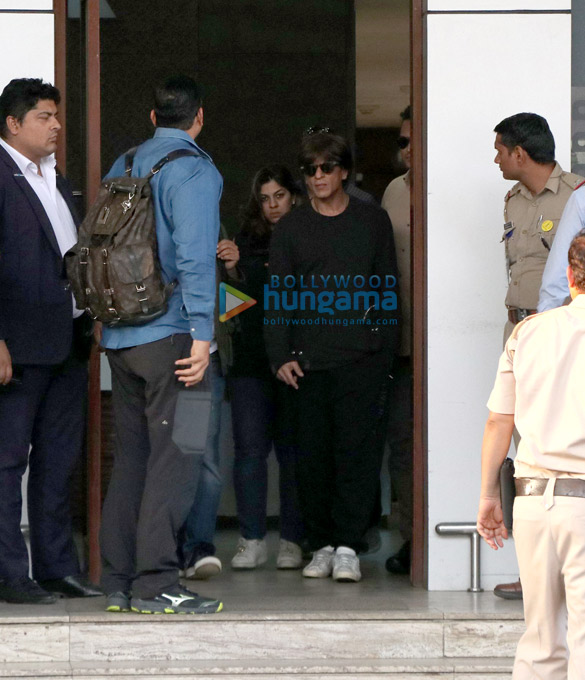 Shah Rukh Khan and Nora Fatehi snapped at the airport Shah Rukh Khan and Nora Fatehi snapped at the airport