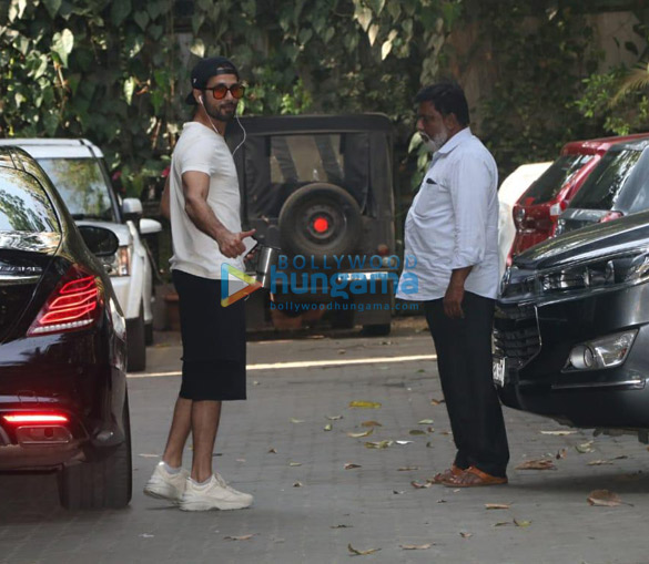 shahid kapoor snapped in bandra 1 2