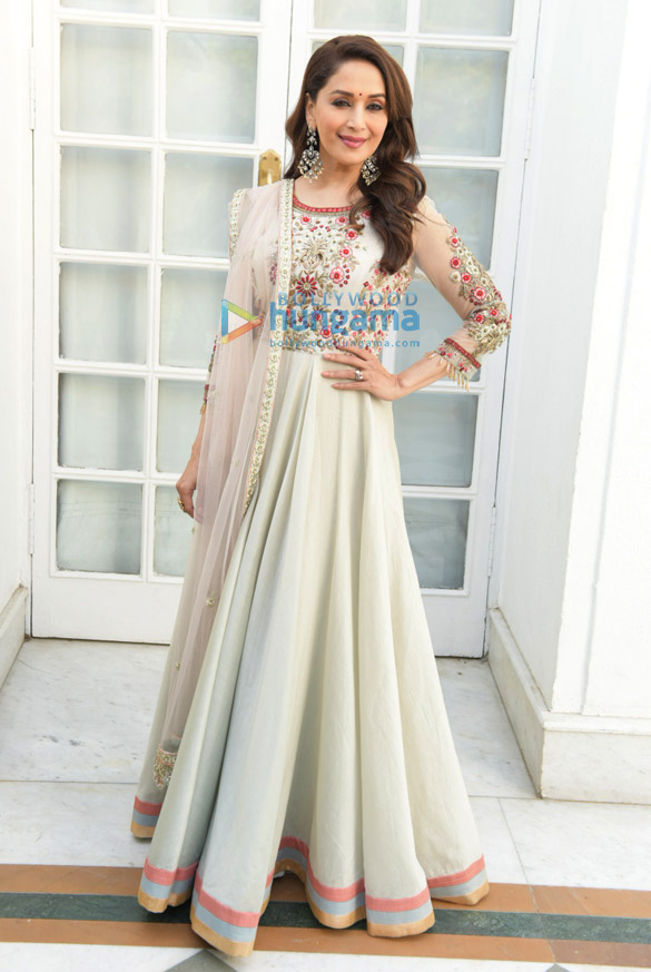 sonakshi sinha madhuri dixit alia bhatt varun dhawan and aditya roy kapur snapped during kalank promotions in delhi 3