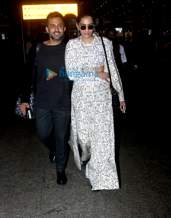 Sonam Kapoor Ahuja, Anand Ahuja, Karan Johar and others snapped at the airport Sonam Kapoor Ahuja, Anand Ahuja, Karan Johar and others snapped at the airport