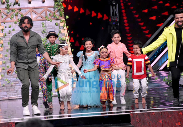 suniel shetty snapped on the sets of super dancer chapter 3 6