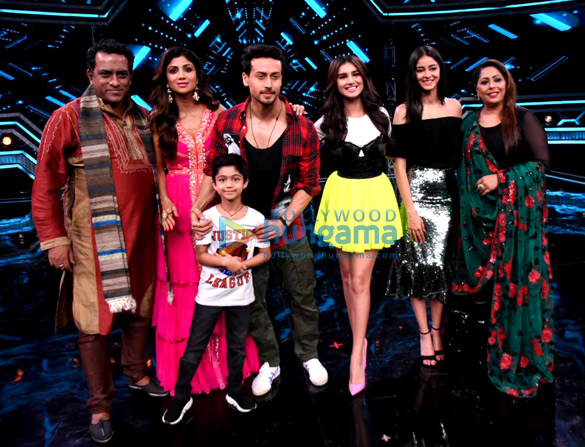 Tiger Shroff, Tara Sutaria, Ananya Panday and others snapped promoting ‘Student Of The Year 2’ on the sets of Super Dancer Chapter 3 Tiger Shroff, Tara Sutaria, Ananya Panday and others snapped promoting ‘Student Of The Year 2’ on the sets of Super Dancer Chapter 3