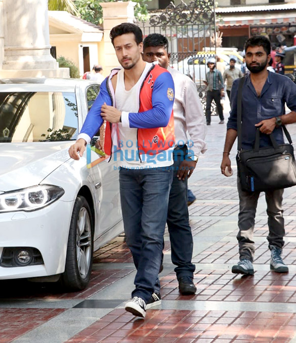 tiger shroff tara sutaria and ananya pandey snapped during student of the year 2 promotions 3 2