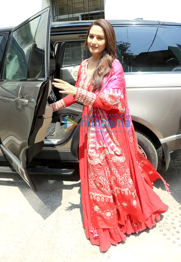 varun dhawan madhuri dixit alia bhatt and aditya roy kapur promote kalank at 98 3 fm radio mirchi 2