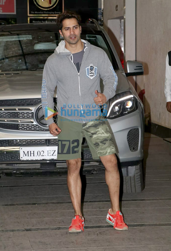 Varun Dhawan and Parineeti Chopra spotted at the gym Varun Dhawan and Parineeti Chopra spotted at the gym
