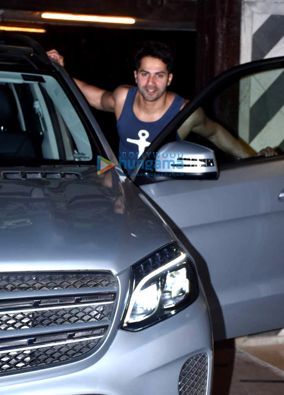 varun dhawan spotted at the gym in juhu 2 3
