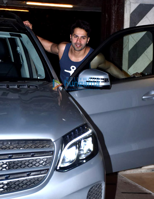varun dhawan spotted at the gym in juhu 3 3