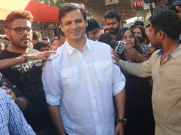 Vivek Oberoi visits Sidhivinyak Temple to take blessings for film PM Narendra Modi