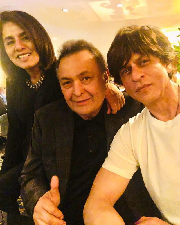 Ahead of his appearance on David Letterman's show, Shah Rukh Khan pays a visit to Rishi Kapoor and Neetu Kapoor in New York Ahead of his appearance on David Letterman's show, Shah Rukh Khan pays a visit to Rishi Kapoor and Neetu Kapoor in New York