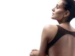 Ameesha Patel goes BACKLESS, sets the oomph metre ringing with this sizzling picture