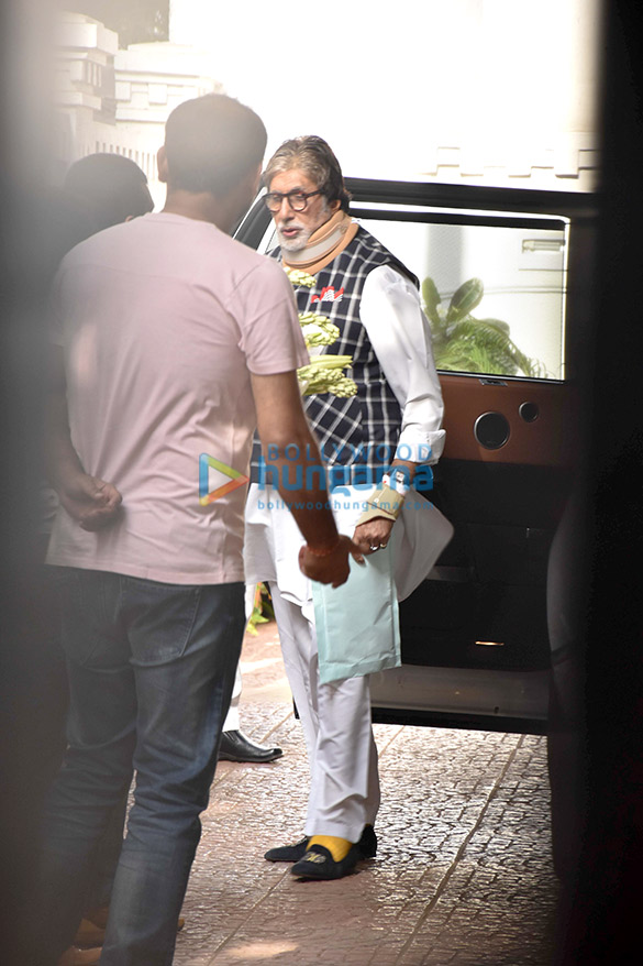 amitabh bachchan kriti kharbanda emraan hashmi and rhea chakraborty spotted at anand pandits office in andheri 5