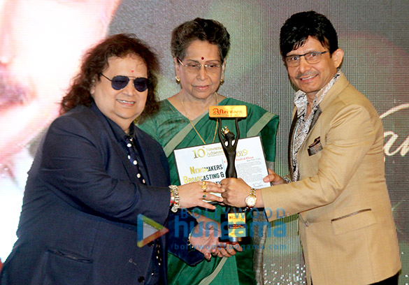 asha bhosle ankita lokhande moushmi chatterjee received 10th newsmakers achievers award 2019 4