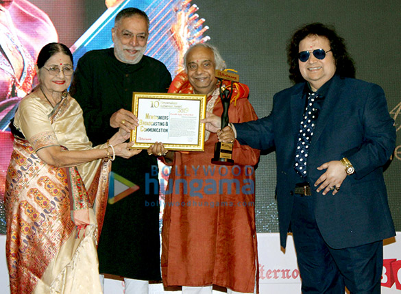 asha bhosle ankita lokhande moushmi chatterjee received 10th newsmakers achievers award 2019 6