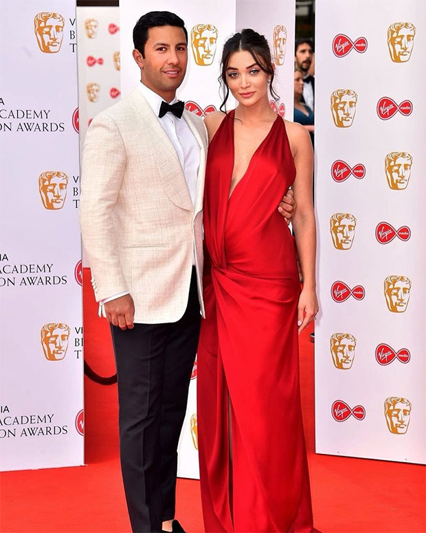 BAFTAs 2019: Pregnant Amy Jackson looks ravishing in crimson red gown (2)