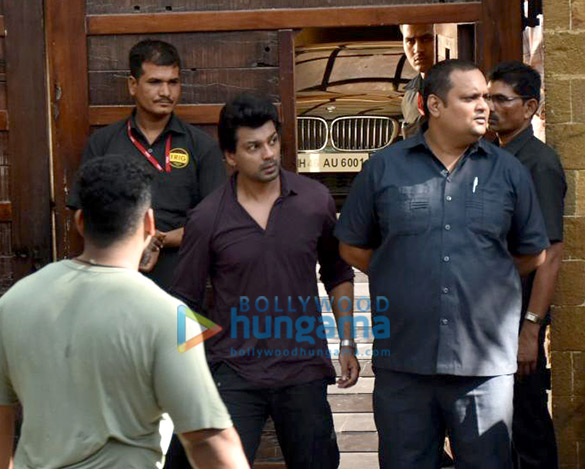 celebs attend veeru devgans funeral 7
