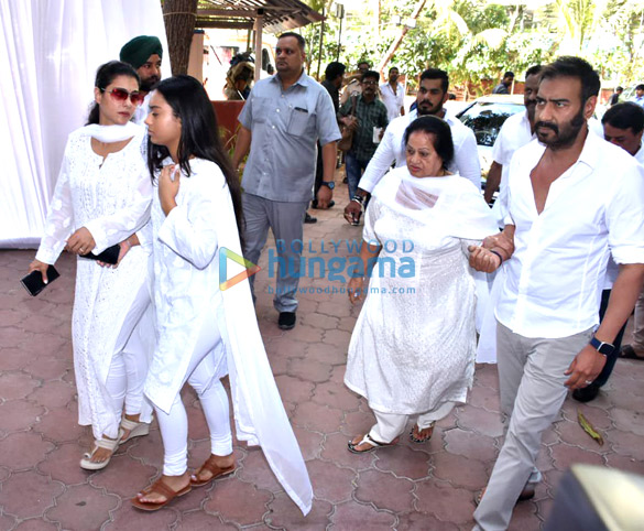 celebs attend prayer meet of ajay devgns father veeru devgan 1