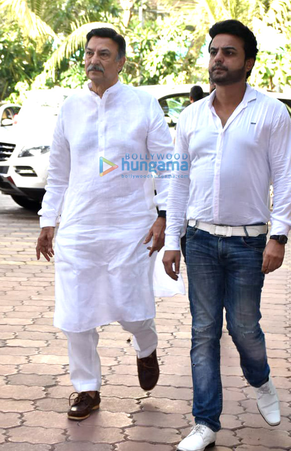 celebs attend prayer meet of ajay devgns father veeru devgan 17