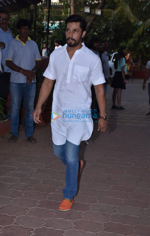 celebs attend prayer meet of ajay devgns father veeru devgan 38